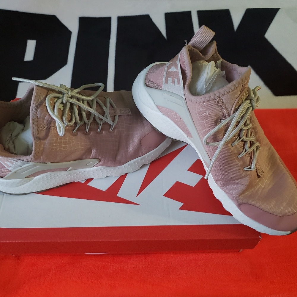 Nike huaraches women Size 7